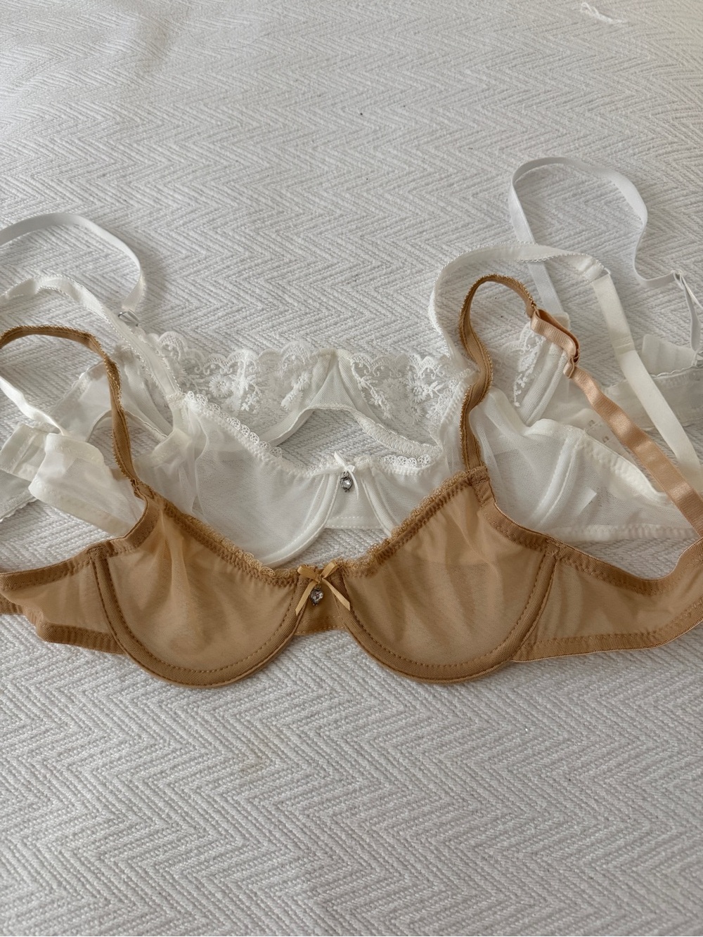 Sheer Lace & Mesh Underwire Bra in Cream and Tan